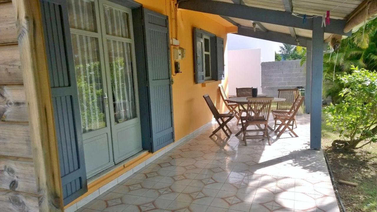 Les Bungalows Du Mont-Auban Sainte-Clotilde Buitenkant foto