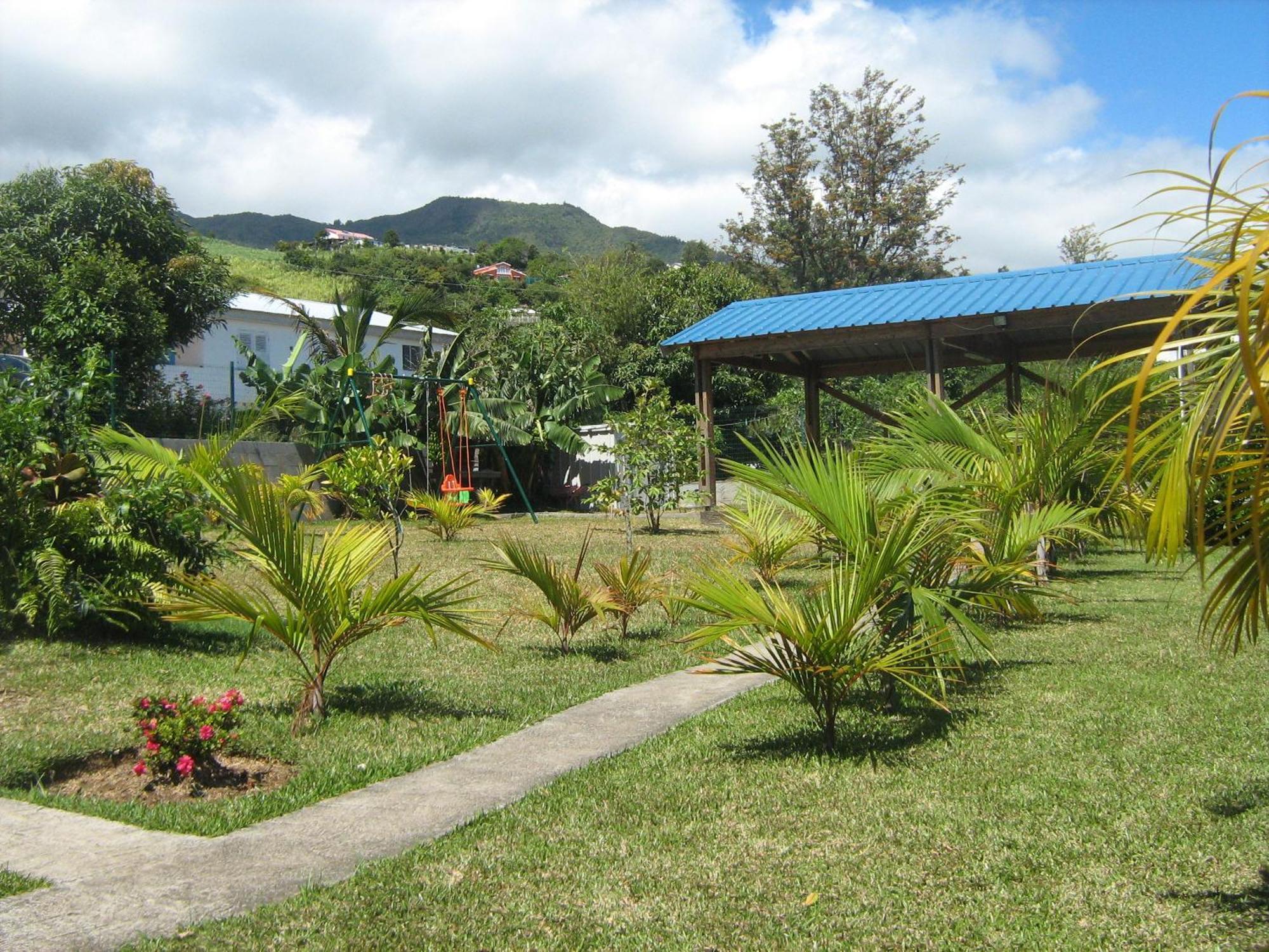 Les Bungalows Du Mont-Auban Sainte-Clotilde Buitenkant foto