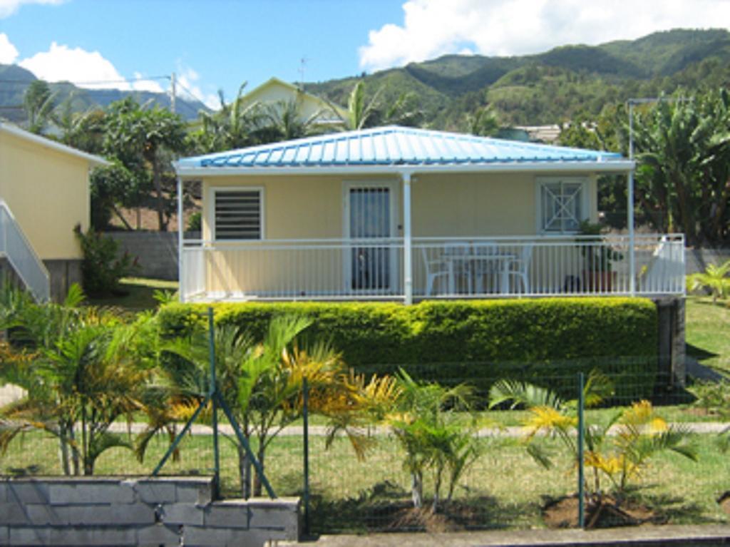 Les Bungalows Du Mont-Auban Sainte-Clotilde Buitenkant foto